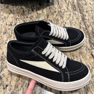 Rick Owens Vintage Sneakers – Black & Crème Low-Tops – Size 40 – Minimal Wear